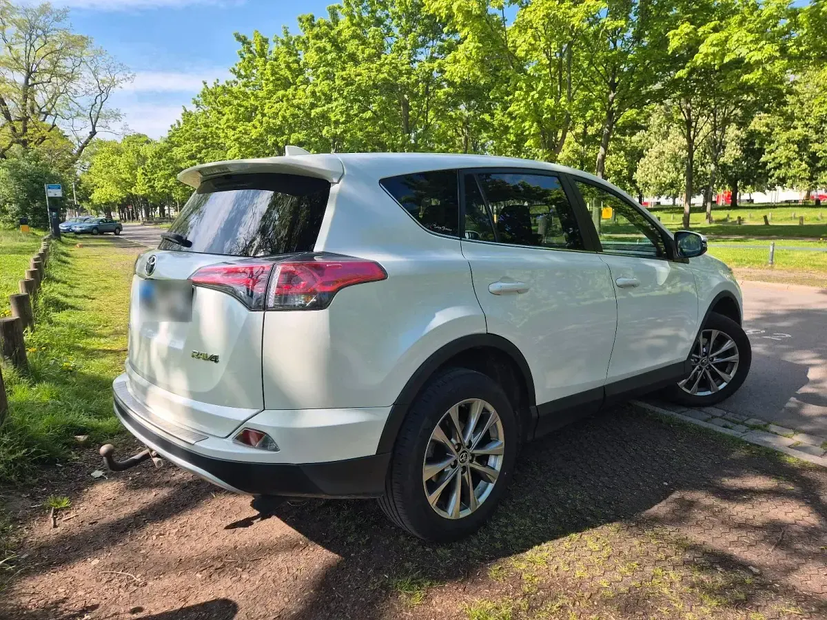 Gebraucht Toyota RAV4 143 PS (105 kW) 2017 Weiß SUV