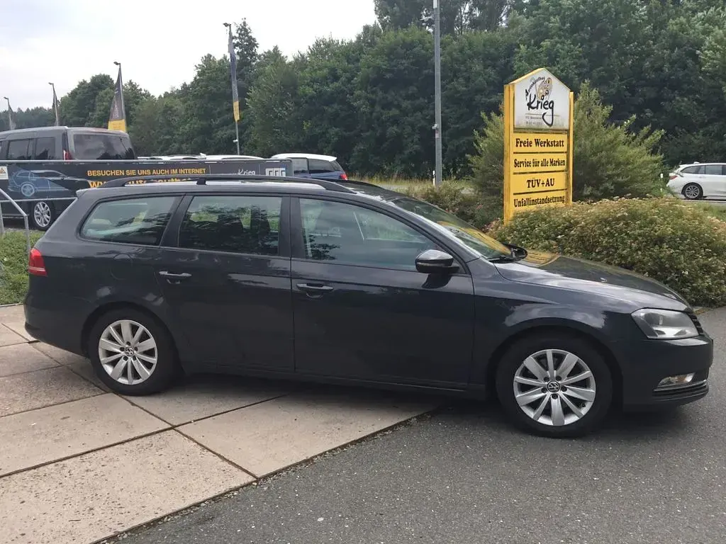 Gebraucht VW Passat Trendline 140 PS (102 kW) 2013 Grau Kombi