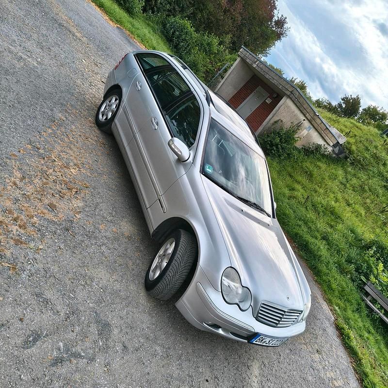 Schwarz Gebraucht 2003 Mercedes C180 Elegance Kombi | 1.200 € (Superpreis) - Bild 1/4
