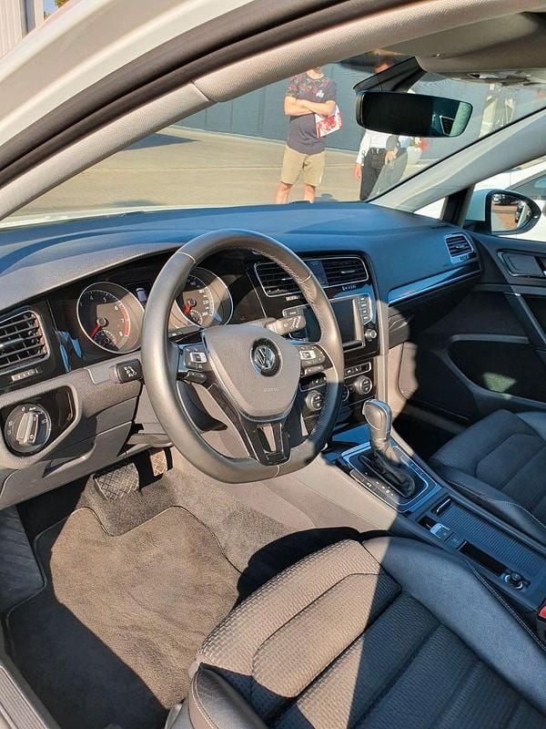 Gebraucht VW Golf VII Highline 150 PS (110 kW) 2017 Weiß Kleinwagen