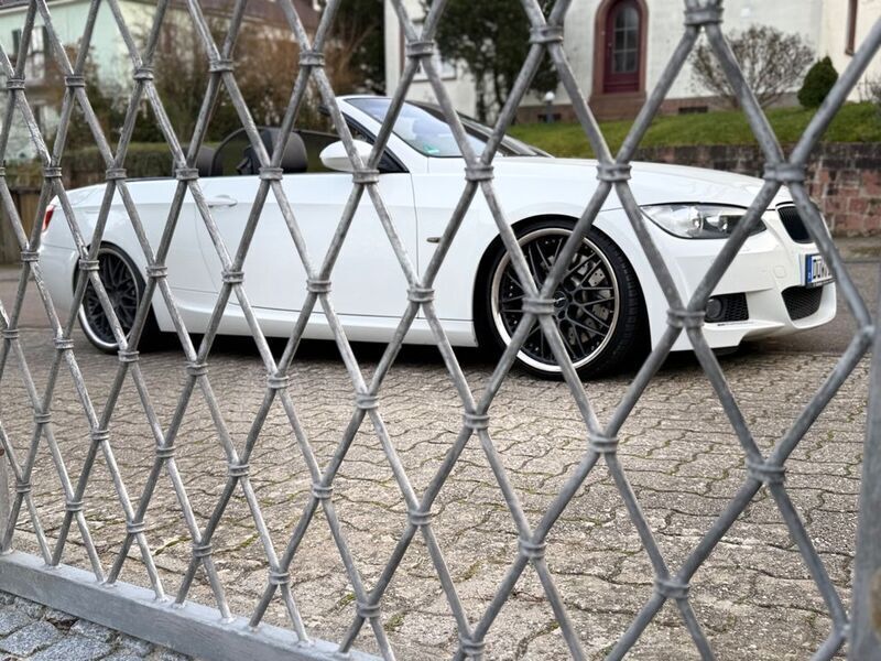 Weiß Gebraucht 2009 BMW 335 Cabriolet Comfort Edition Cabrio | 21.750 € (Teuer) - Bild 1/4