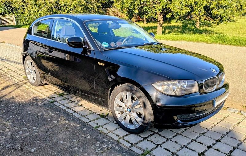 Schwarz Gebraucht 2010 BMW 118 Kleinwagen | 5.490 € (Guter Preis) - Bild 1/4