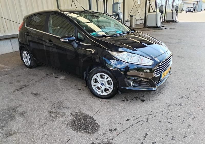 Blau Gebraucht 2015 Ford Fiesta Titanium Kleinwagen | 6.200 € (Guter Preis) - Bild 1/4