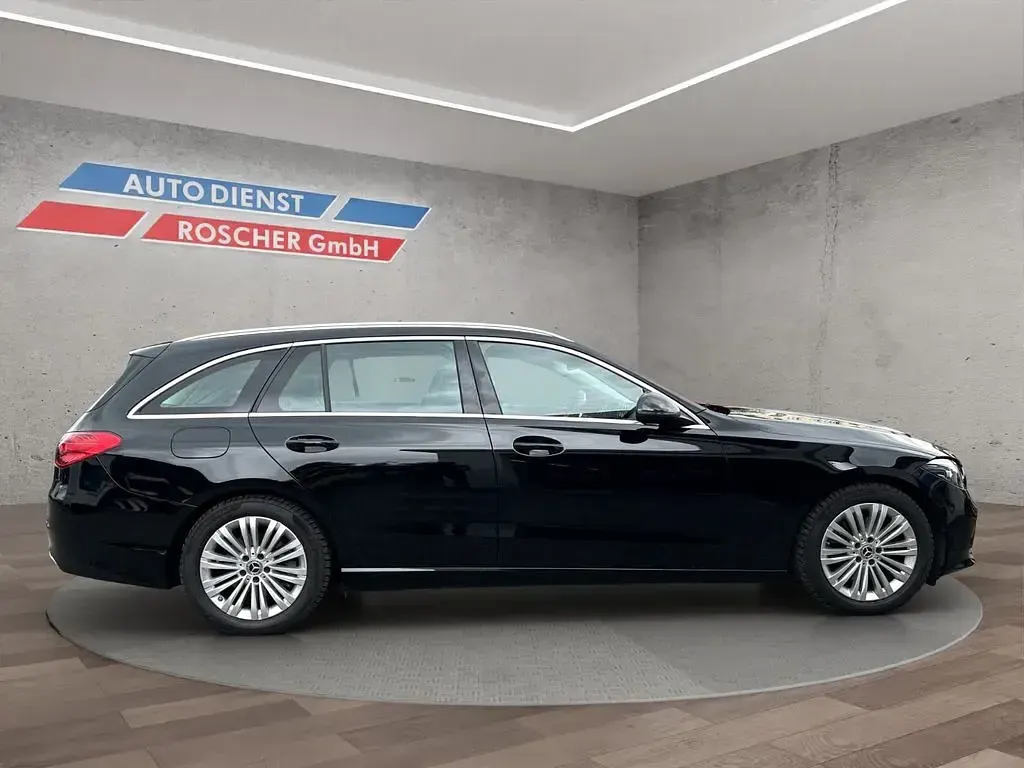 Gebraucht Mercedes C200 Avantgarde 163 PS (119 kW) 2024 Schwarz Kombi