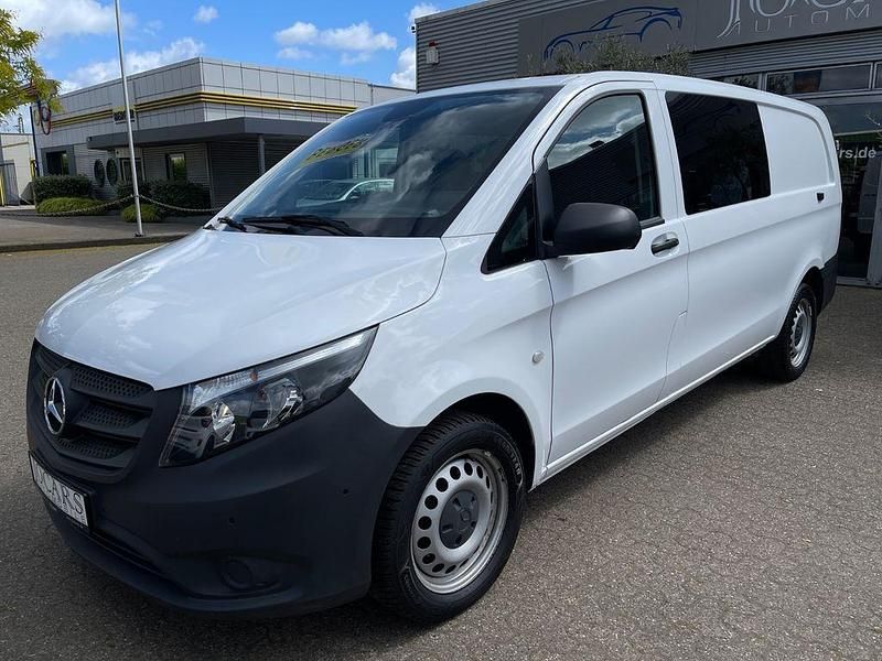 Weiß Gebraucht 2022 Mercedes Vito Van / Kleinbus | 36.850 € (Teuer) - Bild 1/4