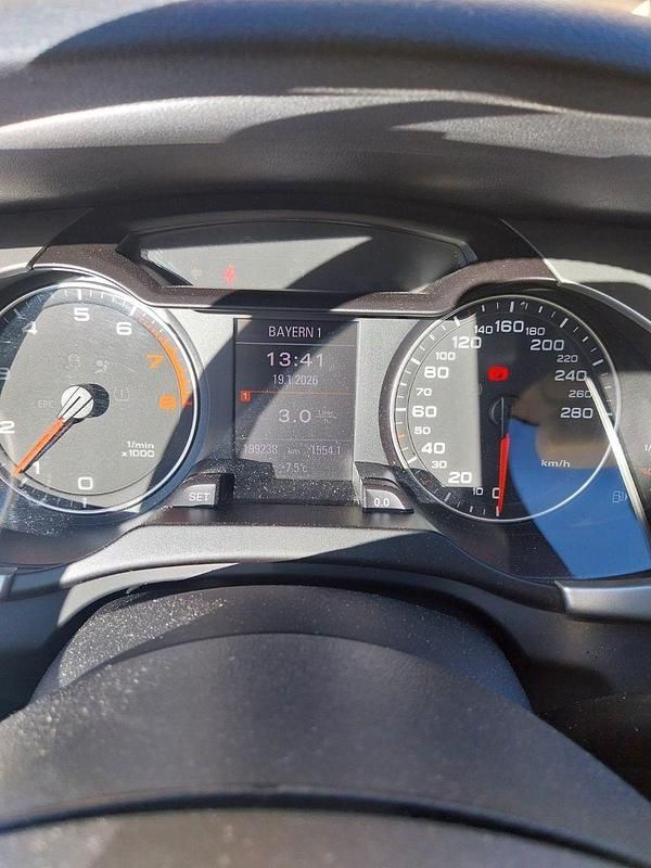 Silber Gebraucht 2012 Audi A4 Kombi | 6.000 € (Superpreis) - Bild 1/4