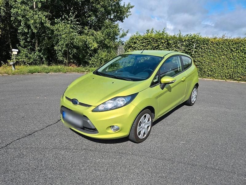 Grün Gebraucht 2012 Ford Fiesta Champions Edition Kleinwagen | 3.400 € (Fairer Preis) - Bild 1/4