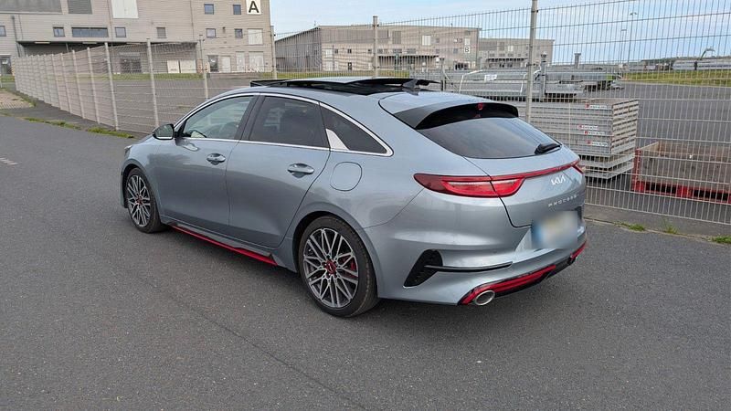 Używany Kia ProCeed GT 204 KM (150 kW) 2022 Srebrny Kombi
