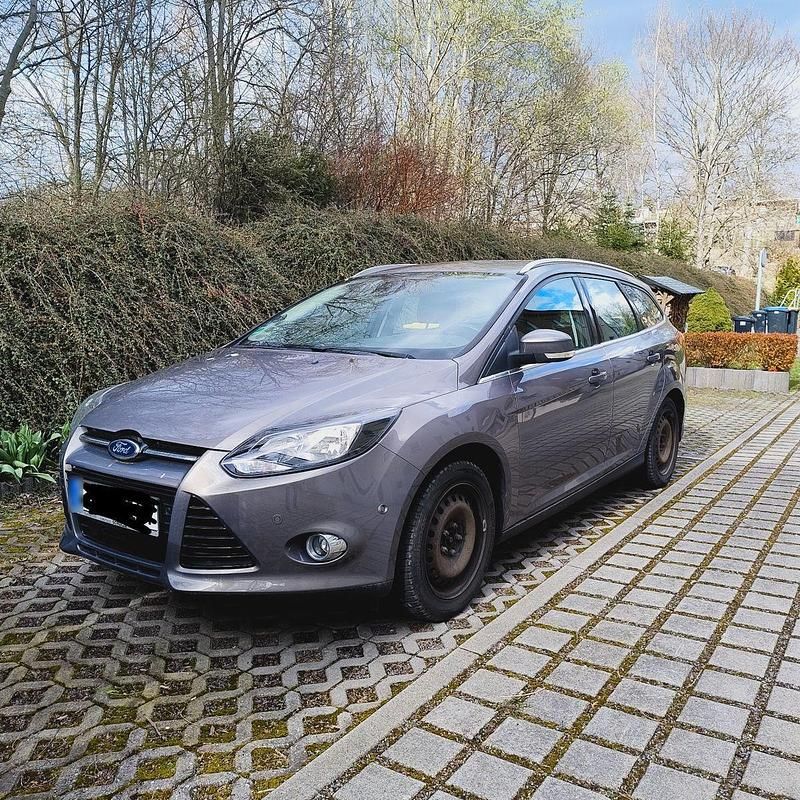 Gebraucht Ford Focus Titanium 182 PS (133 kW) 2013 Grau Kombi