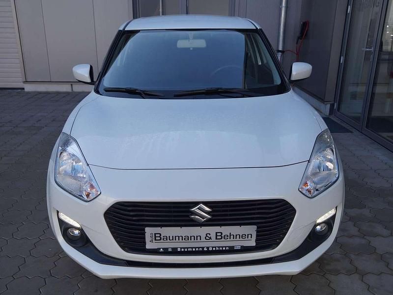 Gebraucht Suzuki Swift Comfort 90 PS (66 kW) 2019 Pure white pearl Kleinwagen