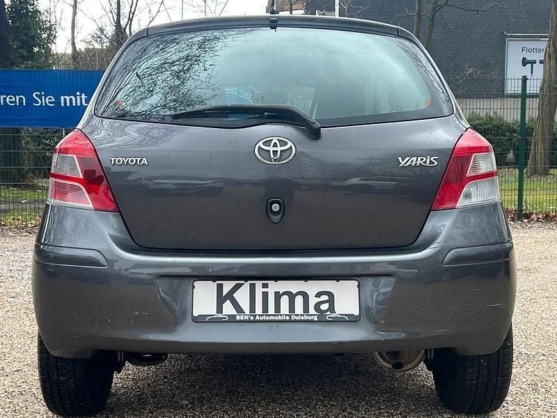 Gebraucht Toyota Yaris Cool 69 PS (50 kW) 2010 Grau Kleinwagen