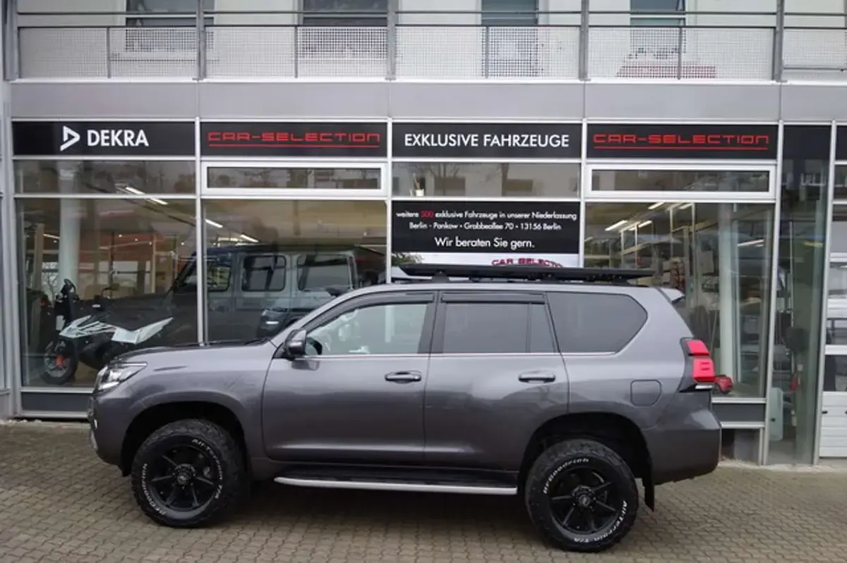 Gebraucht Toyota Land Cruiser 204 PS (150 kW) 2023 Grau SUV
