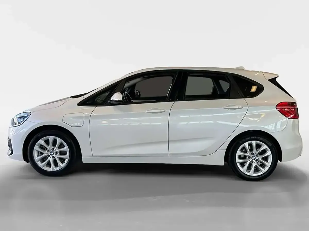 Gebraucht BMW 225 Advantage 224 PS (164 kW) 2021 Mineralweiß metallic Van / Kleinbus