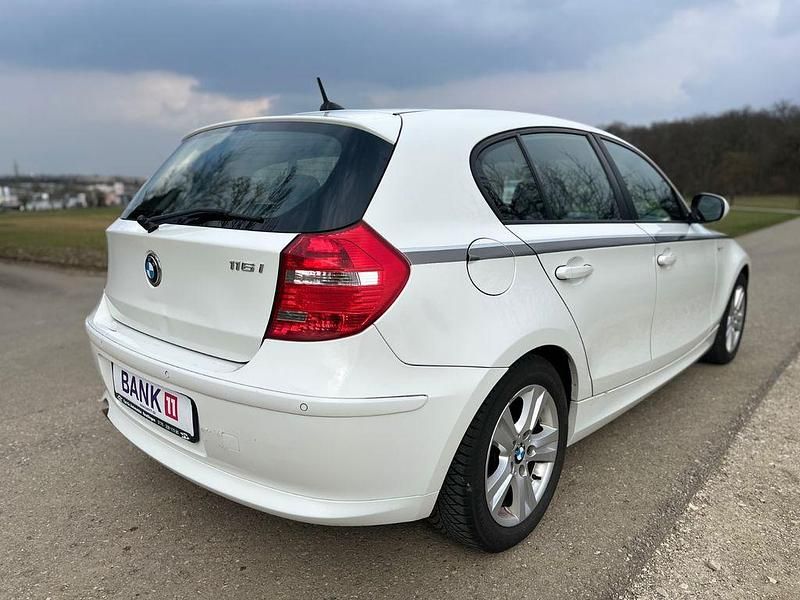 Gebraucht BMW 116 Advantage 122 PS (89 kW) 2011 Weiß Kleinwagen