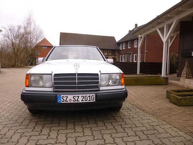 Gebraucht Mercedes E230 132 PS (97 kW) 1988 Weiß Limousine