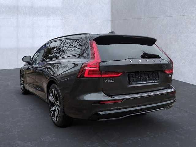 Gebraucht Volvo V60 145 PS (106 kW) 2024 Kombi
