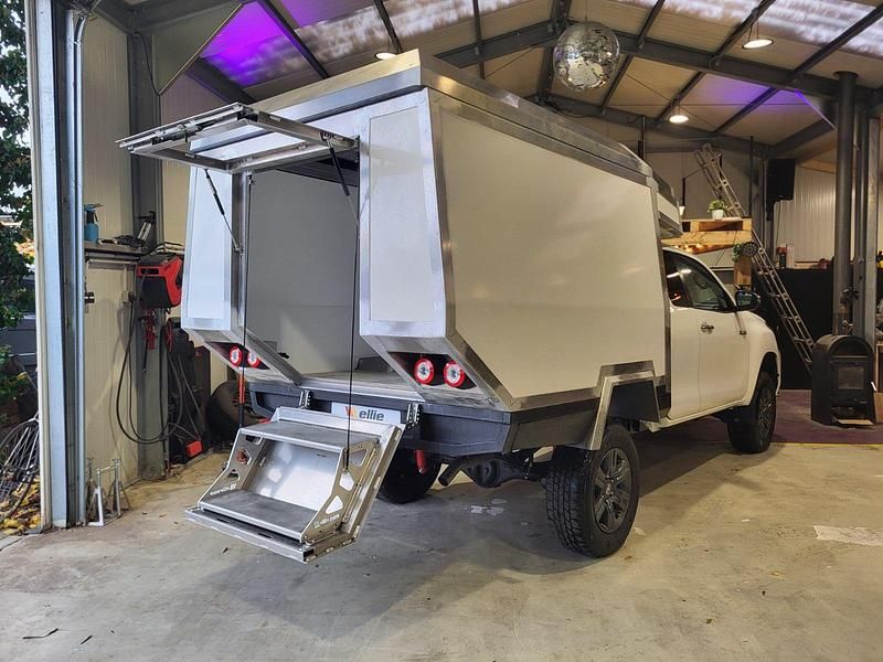 Gebraucht Toyota HiLux 204 PS (150 kW) 2023 Weiß Abholung