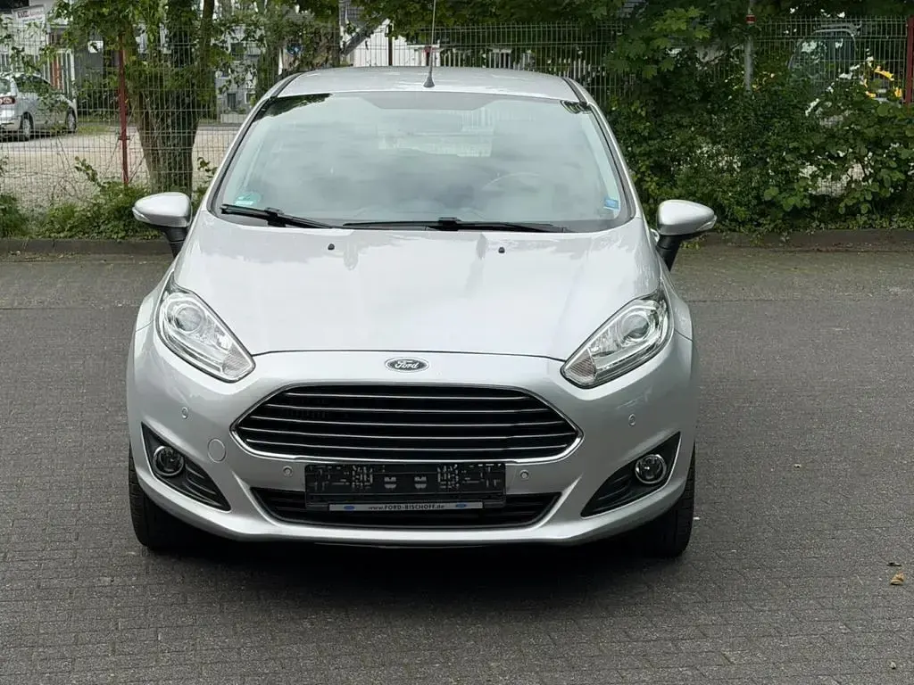 Gebraucht Ford Fiesta Trend 101 PS (74 kW) 2017 Silber Kleinwagen