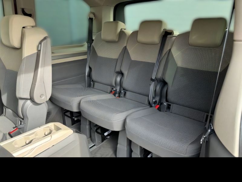 Gebraucht VW Multivan Life 204 PS (150 kW) 2023 Rot Van / Kleinbus