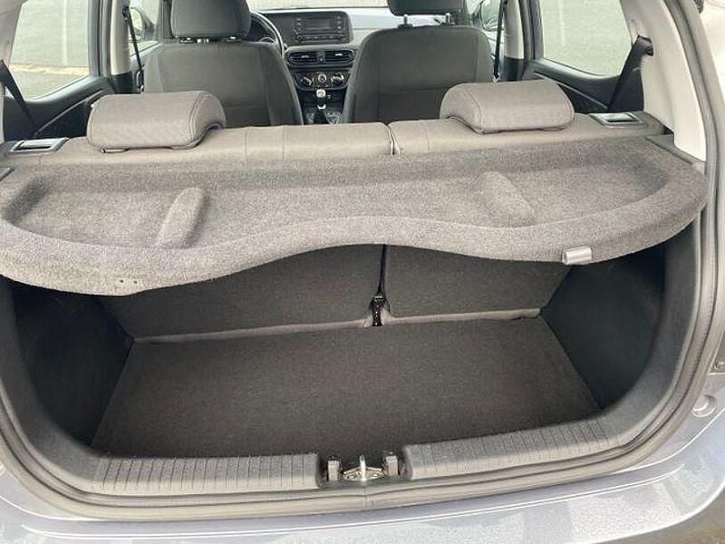 Gebraucht Hyundai i10 Select 81 PS (59 kW) 2020 Star dust / met (metallic) Kleinwagen