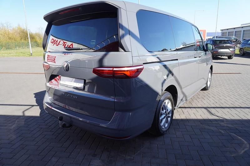 Second-hand VW Multivan Life 150 CP (110 kW) 2024 Gri Monovolum