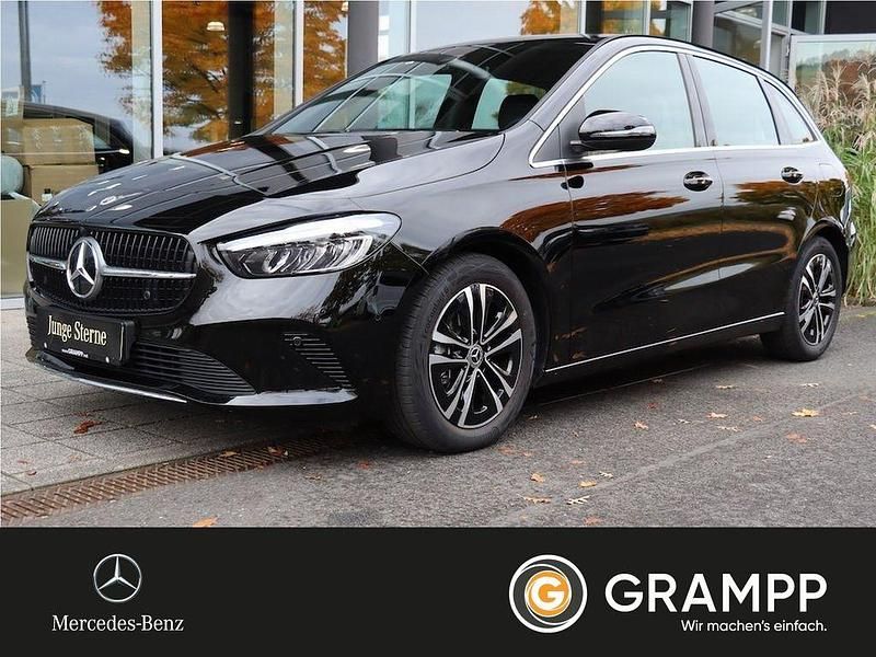 Unilack nachtschwarz Gebraucht 2024 Mercedes B180 Progressive Van / Kleinbus | 29.900 € (Guter Preis) - Bild 1/4