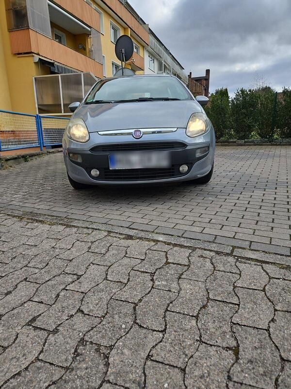 Grau Gebraucht 2009 Fiat Grande Punto Kleinwagen | 1.875 € (Superpreis) - Bild 1/4