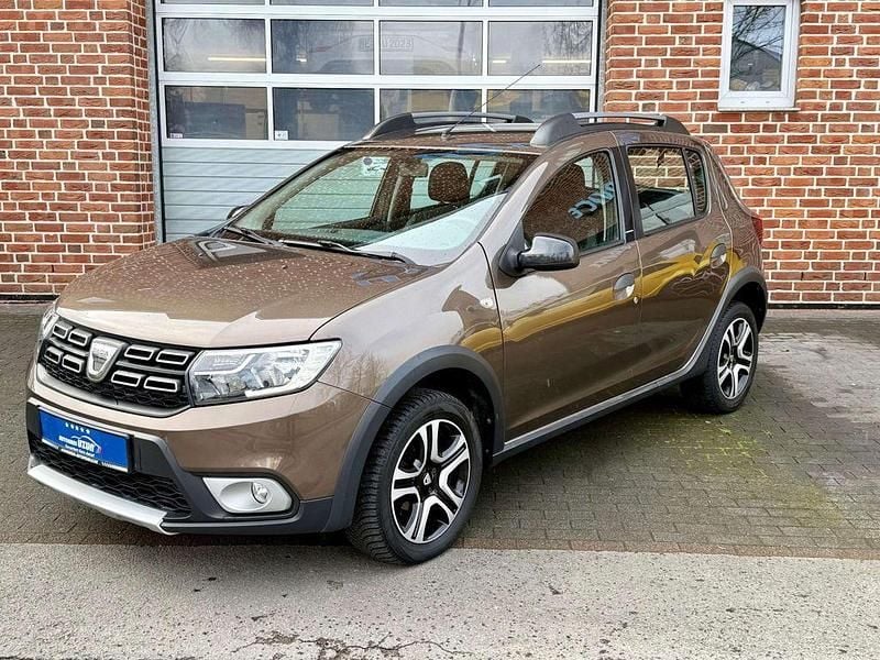 Gebraucht Dacia Sandero Stepway 95 PS (69 kW) 2016 Nerzbraun (metallic) Kleinwagen