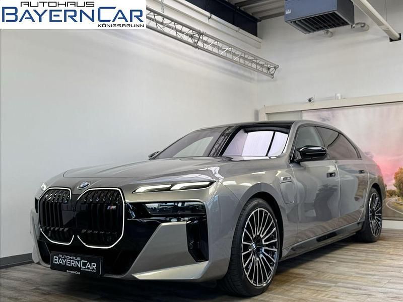 Gebraucht BMW M760 Executive 571 PS (419 kW) 2025 (0c4a) oxidgrau ii metallic Limousine