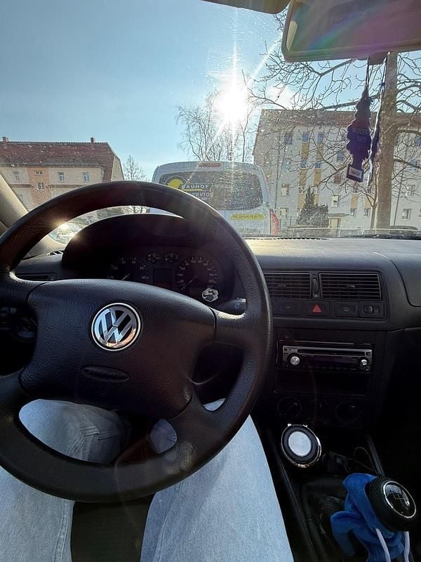 Gebraucht VW Golf IV 75 PS (55 kW) 2001 Schwarz Kleinwagen