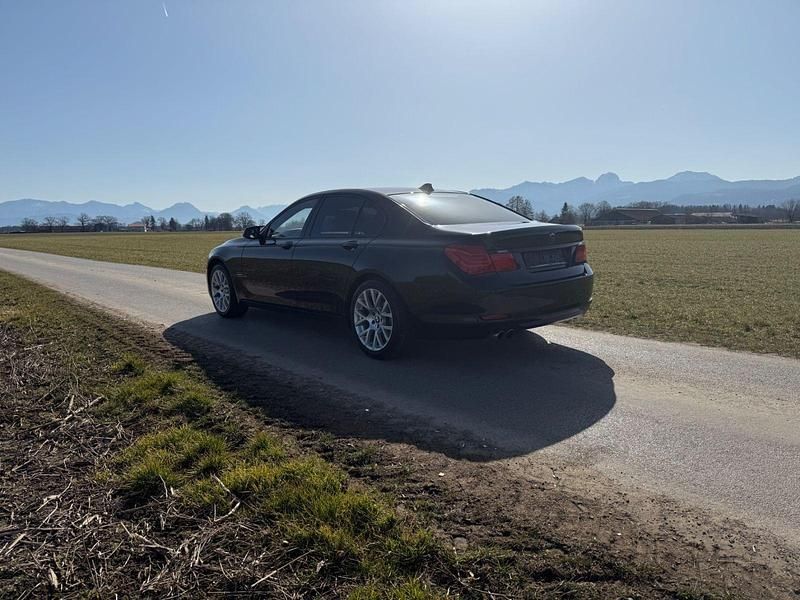 Second-hand BMW 730 245 CP (180 kW) 2012 Negru Berlinǎ