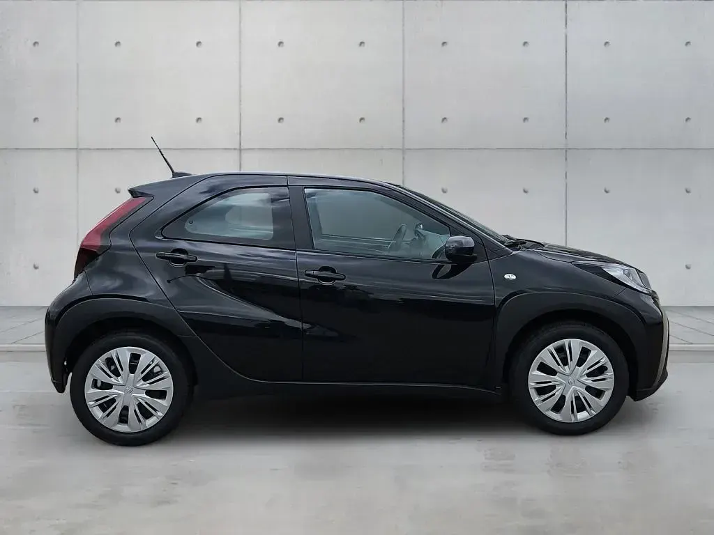 Gebraucht Toyota Aygo X X-play 72 PS (52 kW) 2022 Mysticschwarz SUV