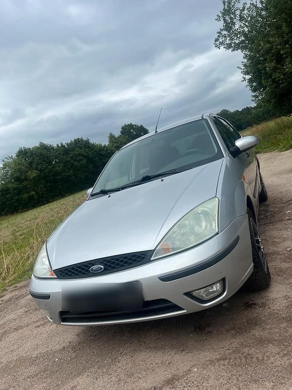 Silber Gebraucht 2000 Ford Focus Limousine | 850 € (Fairer Preis) - Bild 1/4
