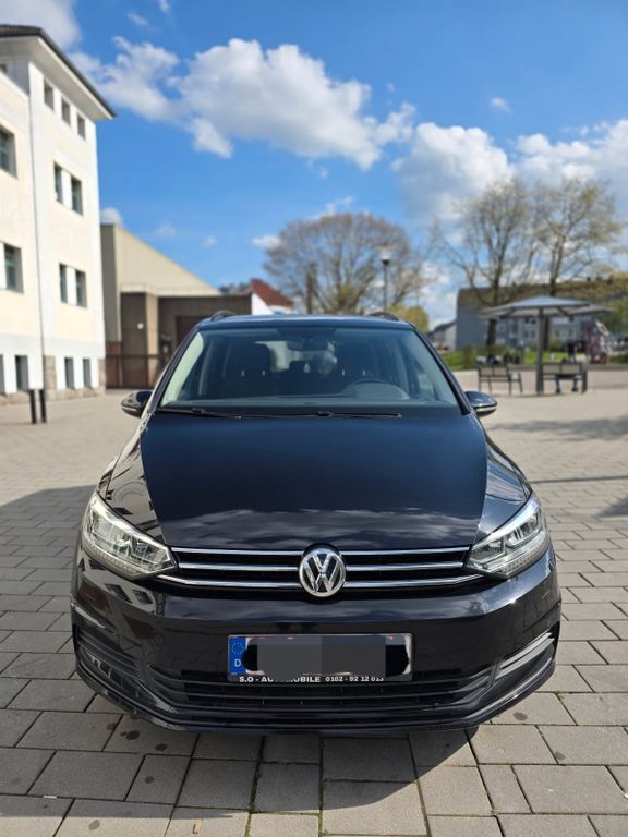 Schwarz Gebraucht 2020 VW Touran Comfortline Van / Kleinbus | 18.490 € (Guter Preis) - Bild 1/4