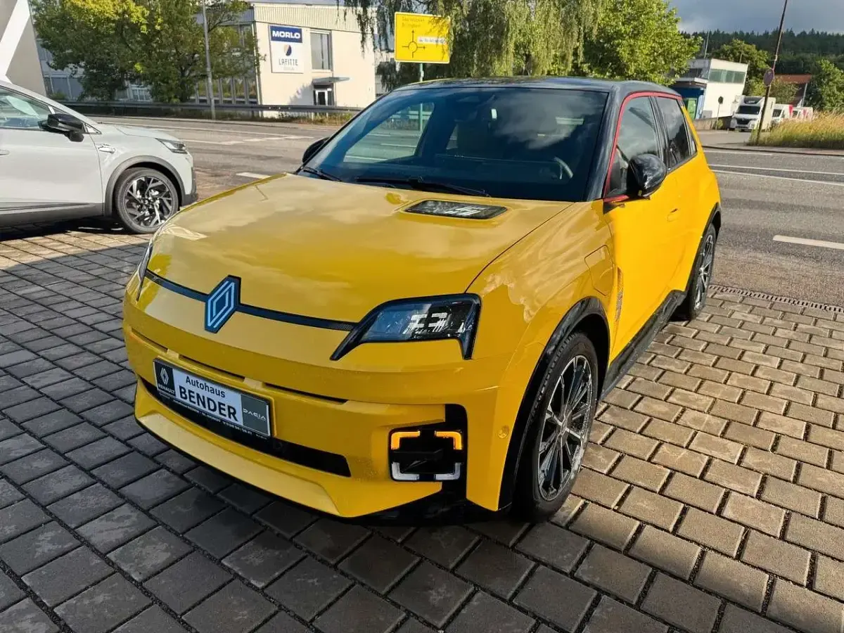 Neu Renault 5 E-Tech Iconic 110 kW (150 PS) 2026 Pop yellow mit black pearl Kleinwagen