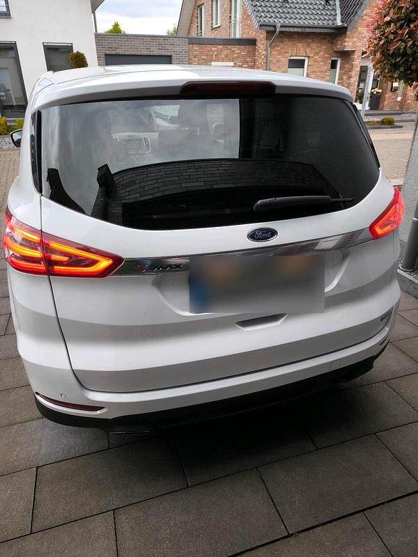Gebraucht Ford S-MAX Titanium 241 PS (177 kW) 2015 Weiß Van / Kleinbus