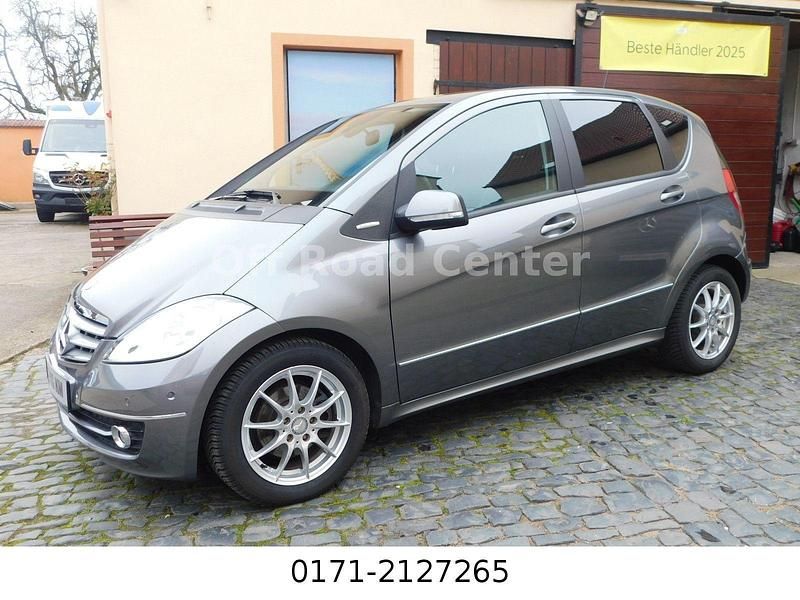 Gebraucht Mercedes A180 Elegance 116 PS (85 kW) 2011 Mountaingrau  met. Kleinwagen