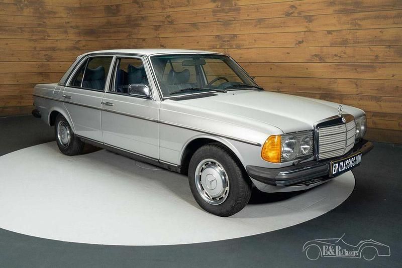 Gebraucht Mercedes 250 129 PS (94 kW) 1978 Grau Limousine