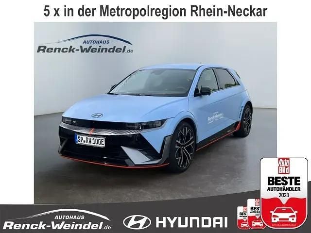 Blau Neu 2024 Hyundai Ioniq 5 SUV | 63.489 € (Etwas zu teuer) - Bild 1/4