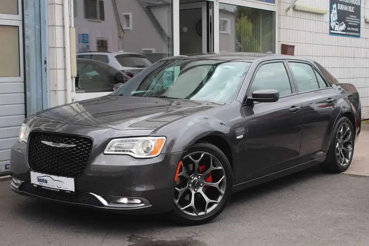Usado Chrysler 300C 305 CV (224 kW) 2015 Gris Berlina