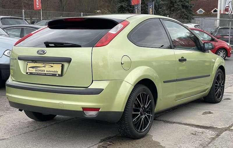 Gebraucht Ford Focus Trend 80 PS (58 kW) 2006 Gold Kleinwagen