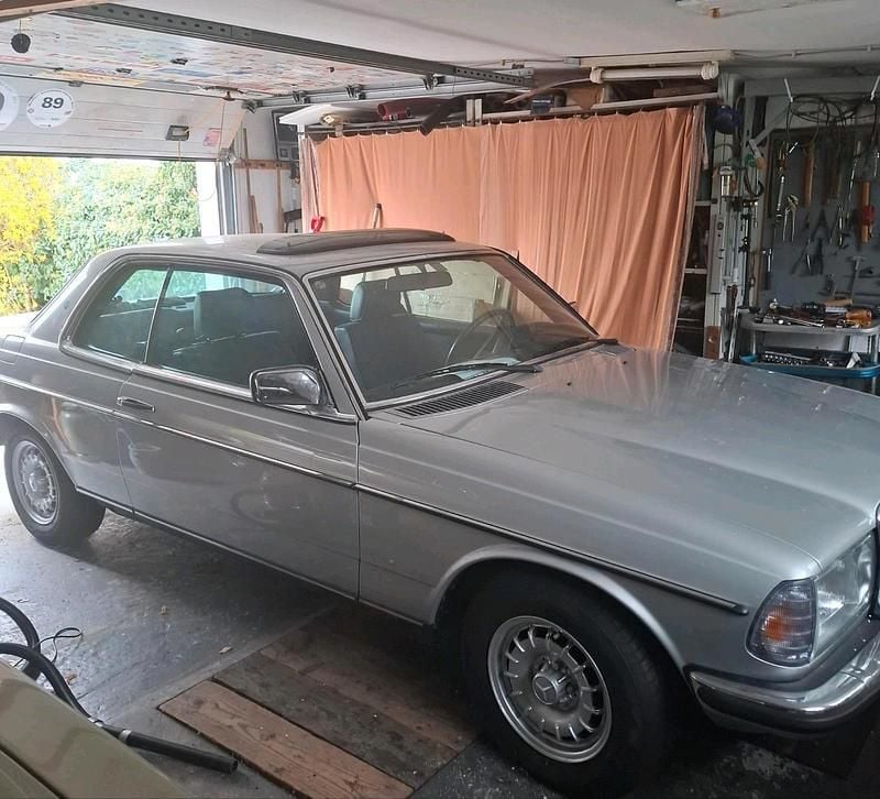 Gebraucht Mercedes 280 185 PS (136 kW) 1985 Silber Coupé