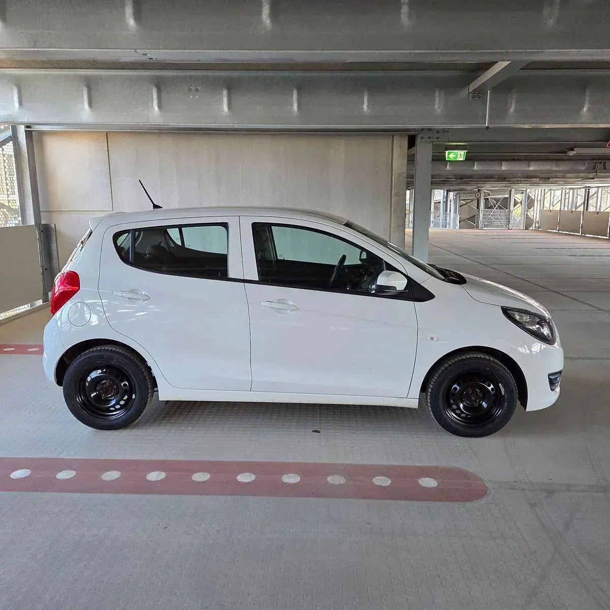 Używany Opel Karl Edition 75 KM (55 kW) 2017 Biały Hatchback