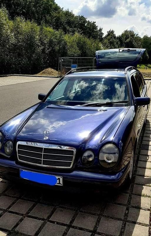 Gebraucht Mercedes E240 Classic 170 PS (125 kW) 1999 Blau Kombi