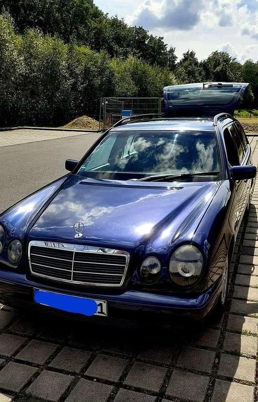 Gebraucht Mercedes E240 Classic 170 PS (125 kW) 1999 Blau Kombi