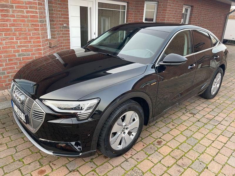 Schwarz Gebraucht 2023 Audi e-tron Sportback Advanced SUV | 34.999 € (Superpreis) - Bild 1/4