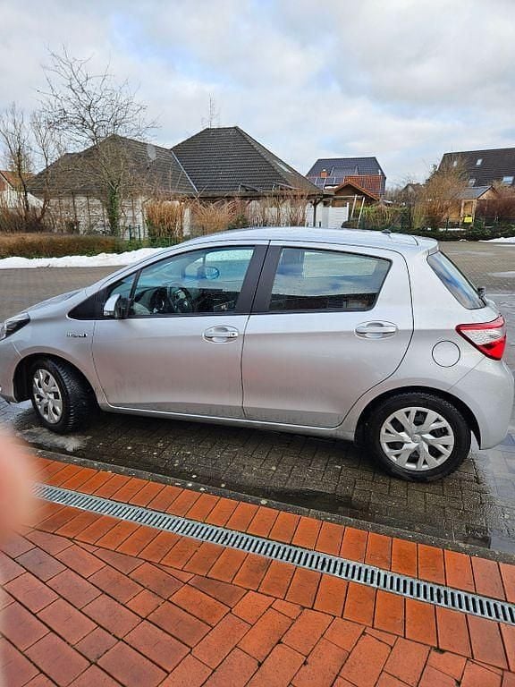 Gebraucht Toyota Yaris Club 101 PS (74 kW) 2019 Silber Limousine