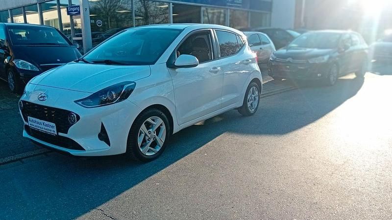 Gebraucht Hyundai i10 Edition 30 67 PS (49 kW) 2022 Weiß Kleinwagen
