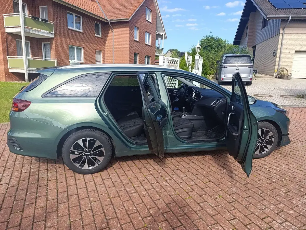 Gebraucht Kia Ceed Sportswagon Vision 140 PS (102 kW) 2025 Grün Kombi