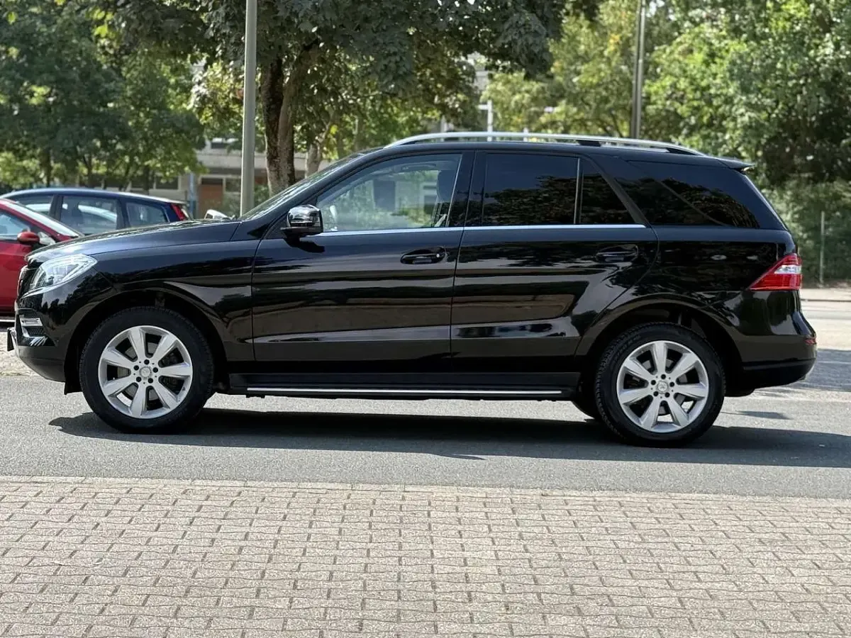 Gebraucht Mercedes ML250 204 PS (150 kW) 2014 Obsidianschwarz  metalliclack SUV